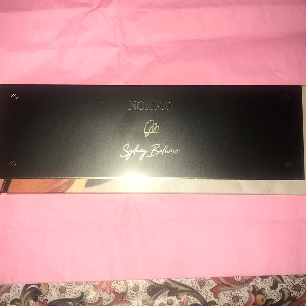 BNIB🛍 Nomad Bronzing Pallet